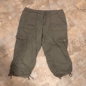 Madison cargo Capri pants size 14